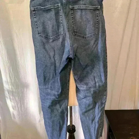 Holster Ultra High Rise Mom Jeans. Size 30. Paper Bag Waist. Raw Hem - Picture 4 of 7